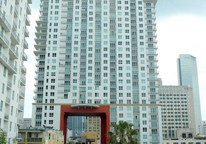 Elegant and luxurious 2/2 skyline view in downtown miami