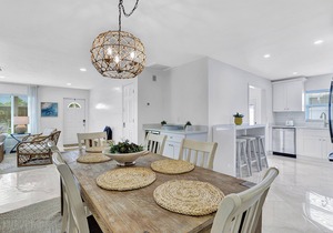 Endless Paradise - -close to Beach -NEW Salt Water Pool