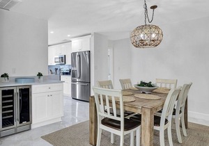 Endless Paradise - -close to Beach -NEW Salt Water Pool