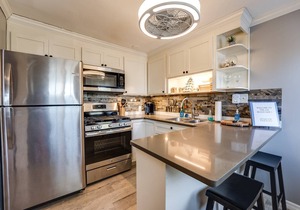 Enjoy GEM 1 in Jax Beach |4 blocks to the Atlantic |Upstairs Apartment |Month Stays Ok |Shared Patio