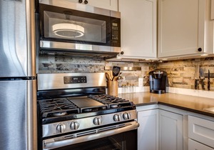 Enjoy GEM 1 in Jax Beach |4 blocks to the Atlantic |Upstairs Apartment |Month Stays Ok |Shared Patio