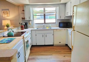 Enjoy Sunsets at Fully Equipped 3BR Beach House! 🏖