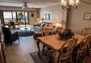 Escape to Lovely Beachfront Island Vacation 2B/2B Condo w/ Direct Gulf Views