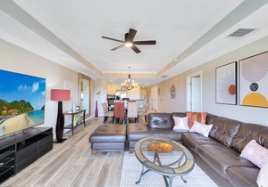 Exquisite 3rd floor condo | 3 Bed, 3 Bath