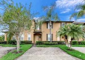 Family Friendly 4 Bed Townhome in Regal Palms