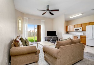 Family Friendly 4 Bed Townhome in Regal Palms