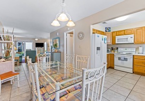 Family-friendly townhouse w/shared pool, partial ocean view, & high-speed WiFi