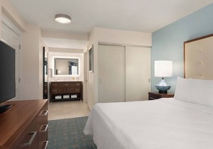 Family & Friends Getaway! 4 Comfortable Units, Close to CenturyLink Sports Complex!