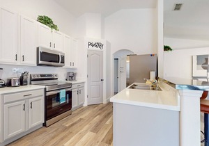 Family home with private pool, private W/D, and central AC - near Disney