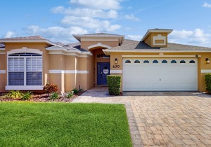 Family home with private pool, private W/D, and central AC - near Disney