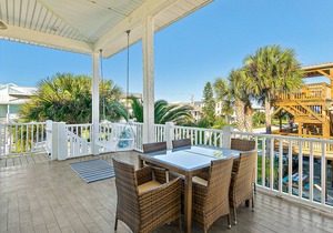 "Fantasea" is the Perfect Beach House with Pool and Hot Tub! 4 bed/3 bath with 2 Master Suites