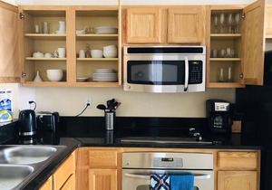 Fantastic 1900sq, 3 Mi to Disney, New POOL/Water Slide, Free parking/WiFi
