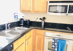 Fantastic 1900sq, 3 Mi to Disney, New POOL/Water Slide, Free parking/WiFi