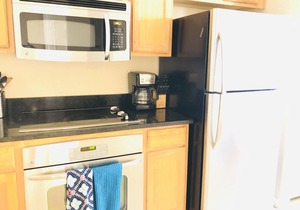 Fantastic 1900sq, 3 Mi to Disney, New POOL/Water Slide, Free parking/WiFi