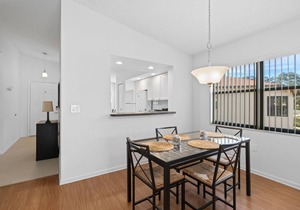 Fantastic Shorewalk Vacation 2 bed/2 bath condo/Lake view/close to IMG, beaches