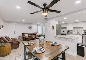 *Farmhouse 2/2 Renovated Condo 6 mins from IMG*