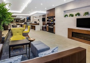 Free Airport Shuttle w/2 Gorgeous Accommodations | Outdoor Pool + Free Parking