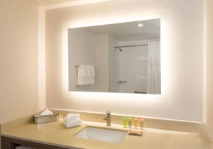 Free Airport Shuttle w/2 Gorgeous Accommodations | Outdoor Pool + Free Parking