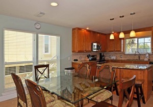 Free Daily Activities🚤🎣👙| PRIVATE BEACH, Spacious Beachfront Townhouse☀️⛱🌊