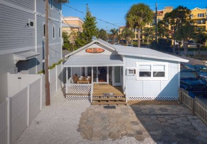 Fully Equipped Cottage Directly on the Beach! Comfort and an Unbeatable Location.