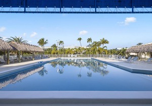 Gated Community Townhome with Private Beach, Pool, and Tennis Courts!