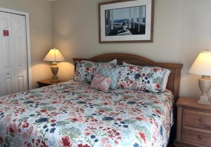 Gated Emerald island resort townhome, Overlook Pool, 3 miles to Disney, rent by owner