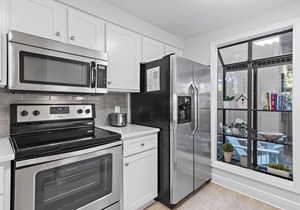 Golf Cart ~ Pet Friendly ~ Private Patio ~ Open Living Area ~ Community Pool