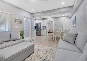 GORGEOUS Bonita Beach, New Remodeled Condo, Ground Floor, 1 Min Walk to Beach, Free WiFi & Parking!