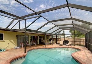 Gorgeous, Fully Furnished 3 Bed/2 Bath With Priv. Heated Pool Near Siesta Key!