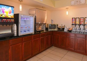 Gorgeous Stay! Four Modern Units, Pool, Breakfast, Shuttle to Parks