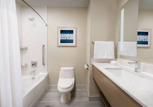 Great Location! 2 Convenient Rooms, FREE Breakfast, Outdoor Pool