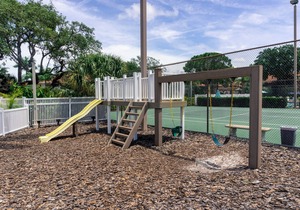 Great Relaxing Overnight Stay! Kitchenette, Free Parking, 2 Tennis Courts