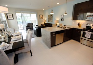 Great Resort Amenities, Pet-Friendly 3BR Serenity Townhome Near Disney | Splash Pool | Balcony