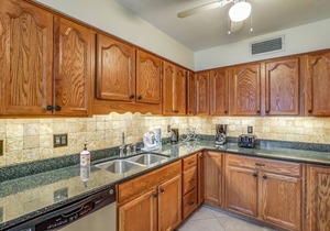 Ground-level AMI Condo Near the Beach! Large heated pool!