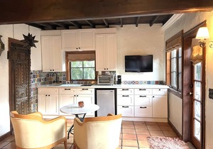 Guest Casita in Coconut Grove a block from Biscayne Bay,Charming Spanish Style!