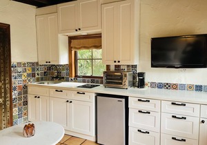 Guest Casita in Coconut Grove a block from Biscayne Bay,Charming Spanish Style!