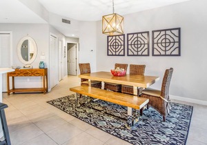 Gulf front building with private beach access! FREE Beach setup March-October!