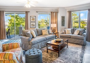 Gulf front building with private beach access! FREE Beach setup March-October!