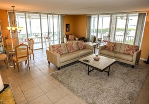 Gulf front condo w. incredible views, resort pool
