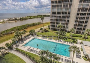 Gulf front condo w. incredible views, resort pool