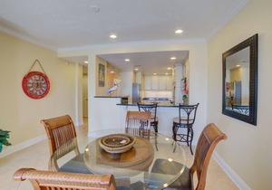 Gulf View Condo with Easy Access to Gulf, Sound and Pool.