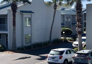 Gulf Winds East Townhouse. 2 minute walk to private beach