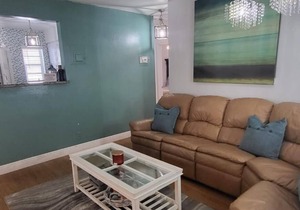 Hang Out By The Pool & Hot Tub- Only 3 Miles From Beach, Airport, CruisePort!