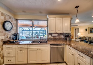 Happy Cape 27 - in the heart of the Yacht Club Area, a boaters dream
