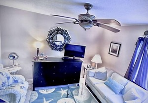 Harbour Lights Bayfront Condo. 5 minute walk to the Moorings beaches and shops.