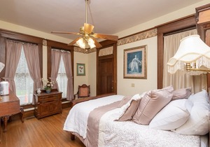Herlong Mansion Bed and Breakfast Inn - Azalea Suite