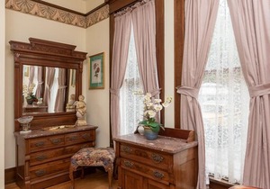 Herlong Mansion Bed and Breakfast Inn - Azalea Suite