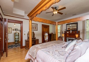 Herlong Mansion Bed and Breakfast Inn - Magnolia Room