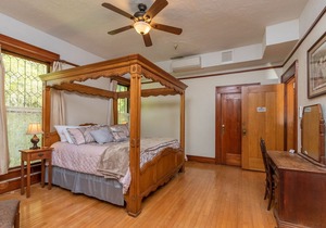 Herlong Mansion Bed and Breakfast Inn - Magnolia Room