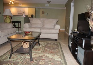 HIDDEN GEM 1st FL 2B2B East Naples 3 mi from beach - Gated w/Amenities Galore